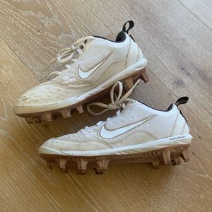 Adorable Nike Women’s Softball Shoes